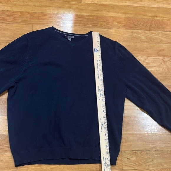 APT.9 men’s vneck navy blue sweater size large . - Picture 6 of 8